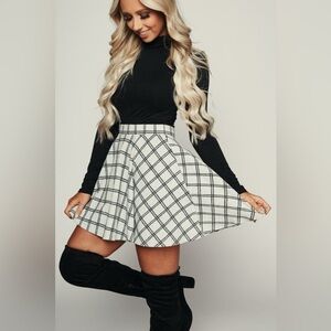NanaMacs original love hard plaid skirt. (SMALL)